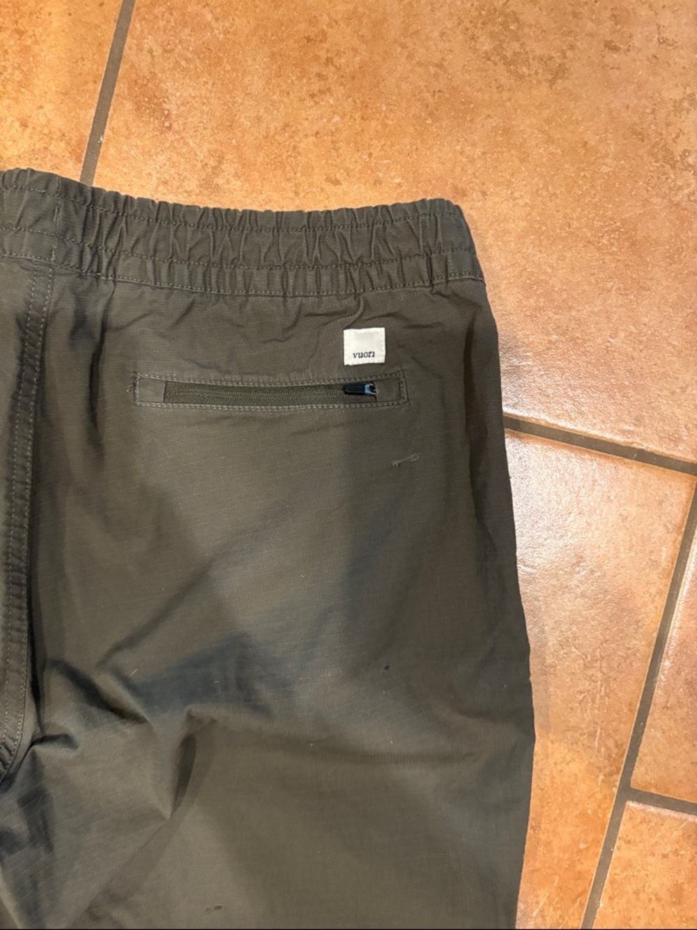 Vuori Olive Cropped Drawstring Pants - Picture 9 of 14